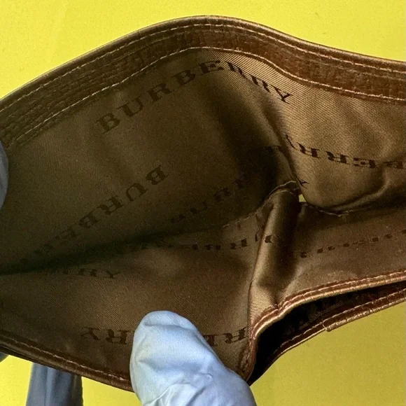 Burberry Bifold wallet VGUC EUC - Picture 6 of 9